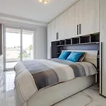Apartment Deluxe 2br In St Julians *