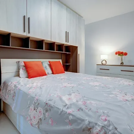 Deluxe 2br In St Julians شقة *