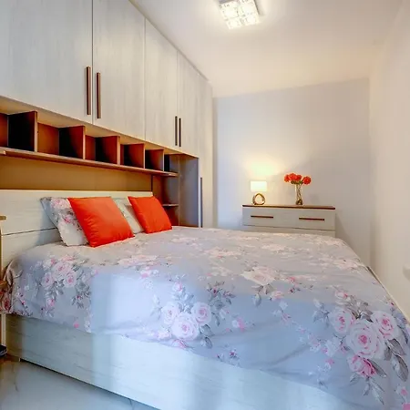 Deluxe 2br In St Julians شقة
