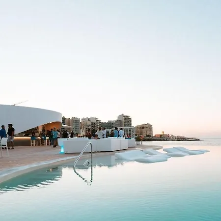 Lägenhet Deluxe 2br In St Julians *